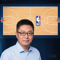 一位中年男性专家佩戴眼镜，背景为NBA赛场示意图